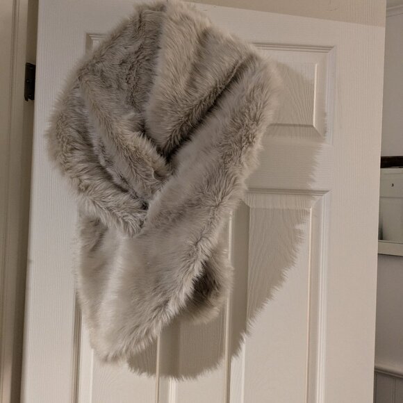 Aldo Faux Fur Shawl - Picture 3 of 5